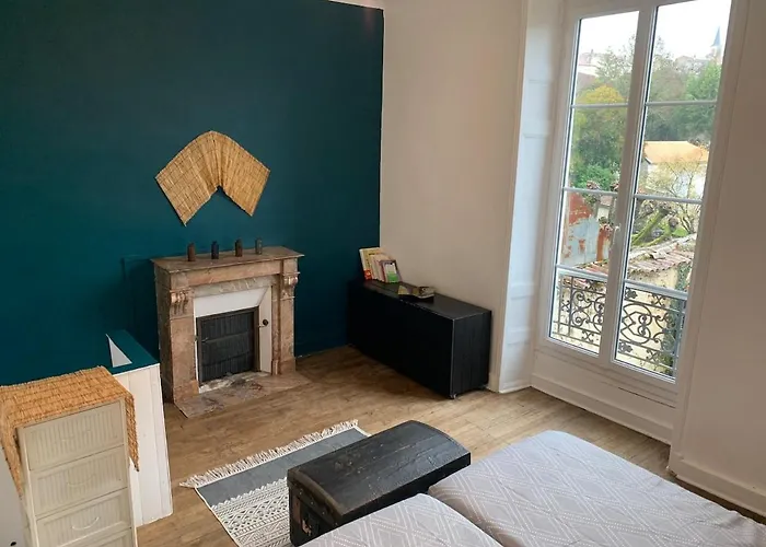 T2 Voltaire Apartment *