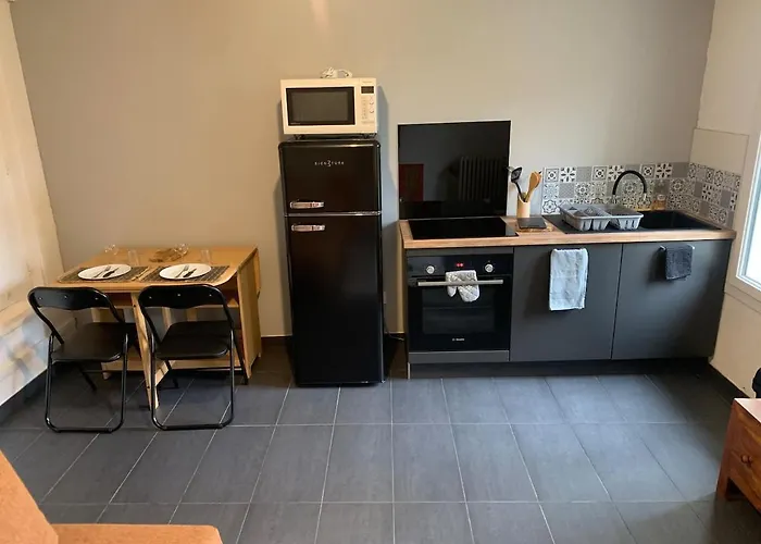 T2 Voltaire Apartment *
